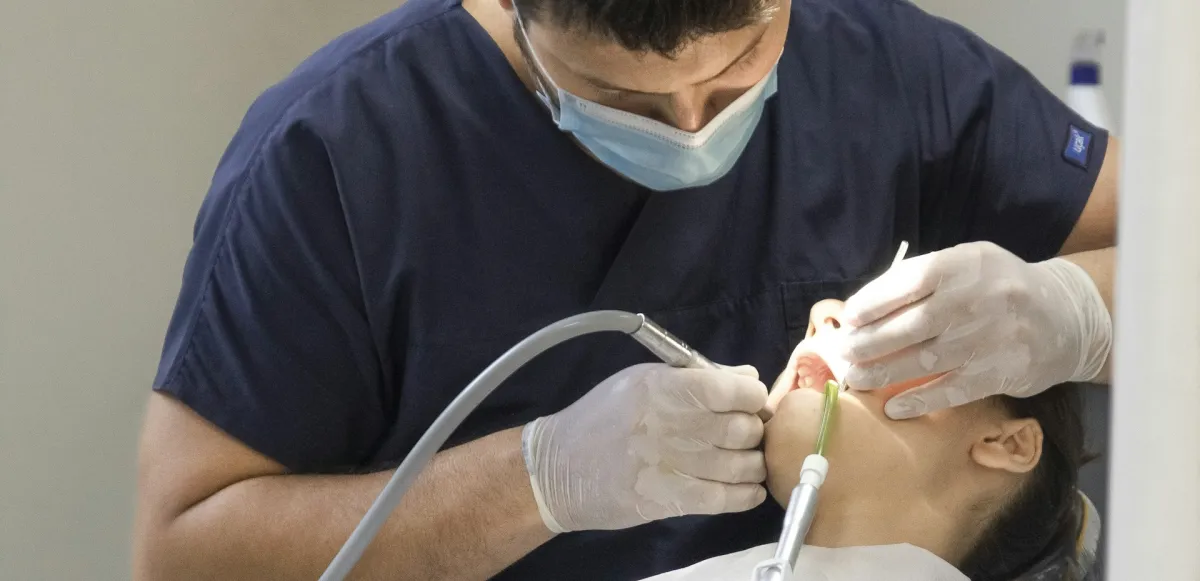 Exploración bucodental en el gabinete dental
