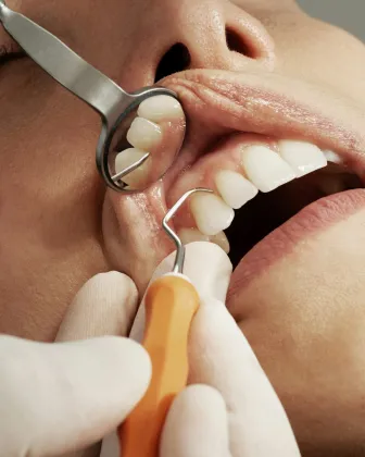 Atención odontológica durante una consulta