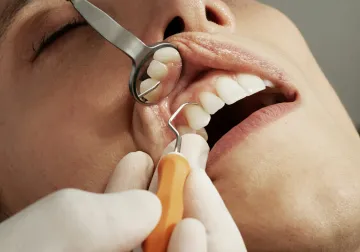 Atención odontológica durante una consulta